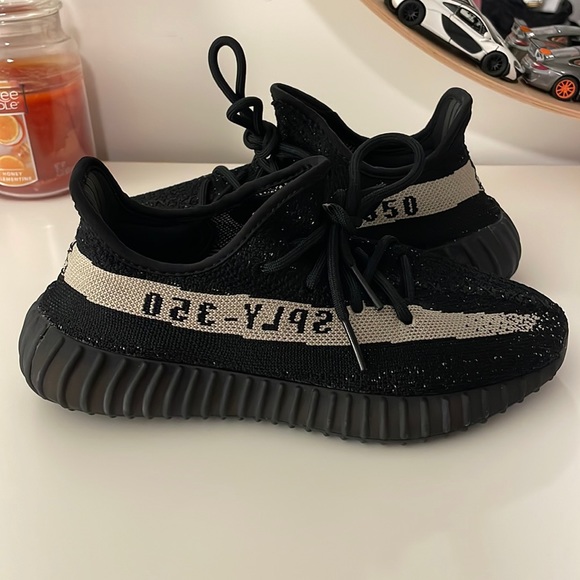 Yeezy Oreo 350 V2 - 6.5 M/ 7.5 W - Picture 1 of 6